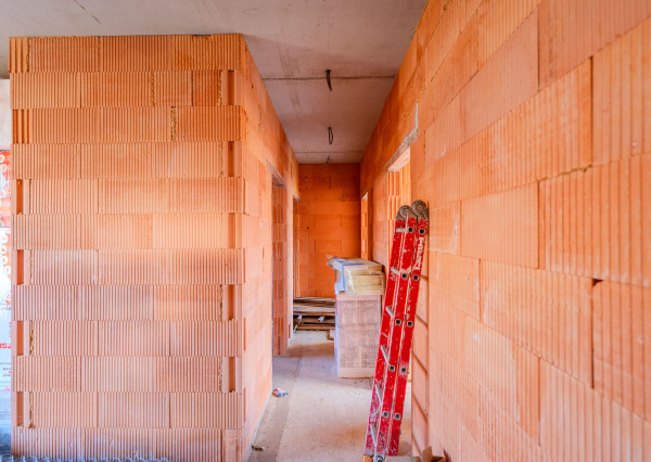 PRIPRAVUJEME! Na predaj 4i dom, hrubá stavba, Dvorec,569m2