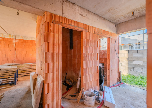 PRIPRAVUJEME! Na predaj 4i dom, hrubá stavba, Dvorec,569m2