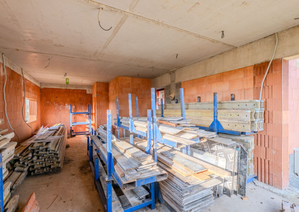 PRIPRAVUJEME! Na predaj 4i dom, hrubá stavba, Dvorec,569m2