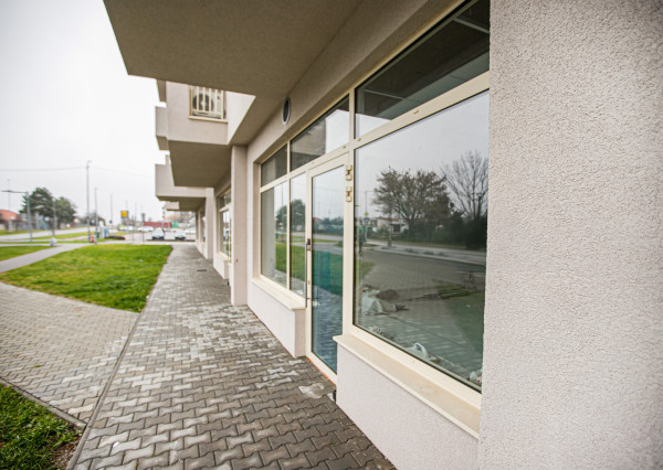 NA PRENÁJOM! Obchodné priestory v novostavbe v Bernolákove