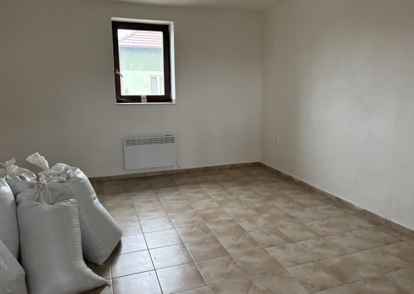 IBA U NÁS! Rodinný dom, 4 izby, 2 garáže, záhrada - Koláre