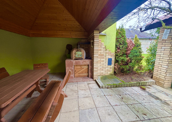 IBA U NÁS! Rodinný dom, 4 izby, 2 garáže, záhrada - Koláre