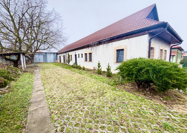 IBA U NÁS! Rodinný dom, 4 izby, 2 garáže, záhrada - Koláre