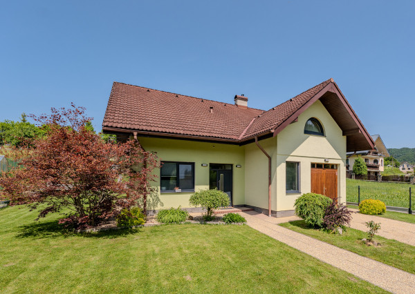 IBA U NÁS! Na predaj štýlový 5 - izbový rodinný dom - Horný Vadičov, okres Kysucké Nové Mesto