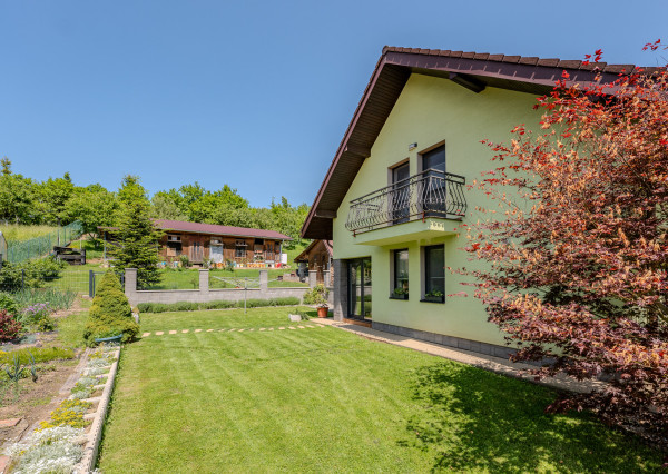 IBA U NÁS! Na predaj štýlový 5 - izbový rodinný dom - Horný Vadičov, okres Kysucké Nové Mesto