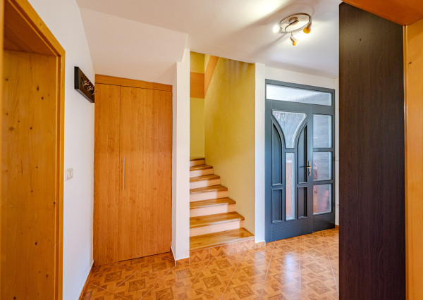 IBA U NÁS! Na predaj štýlový 5 - izbový rodinný dom - Horný Vadičov, okres Kysucké Nové Mesto