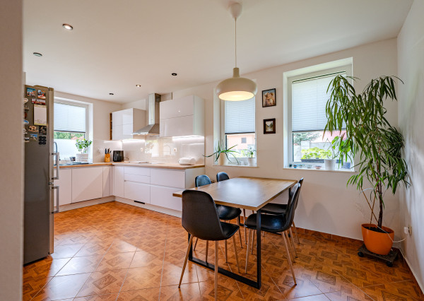 IBA U NÁS! Na predaj štýlový 5 - izbový rodinný dom - Horný Vadičov, okres Kysucké Nové Mesto