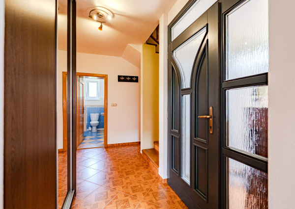 IBA U NÁS! Na predaj štýlový 5 - izbový rodinný dom - Horný Vadičov, okres Kysucké Nové Mesto