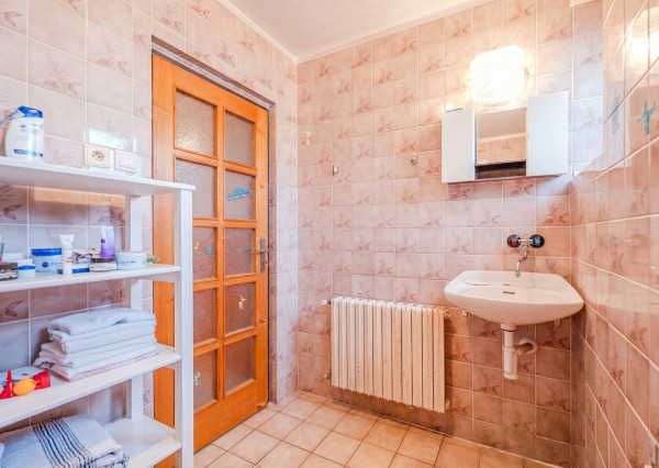 IBA U NÁS  Na predaj rodinný dom v obci Ďurčiná, 762 m2