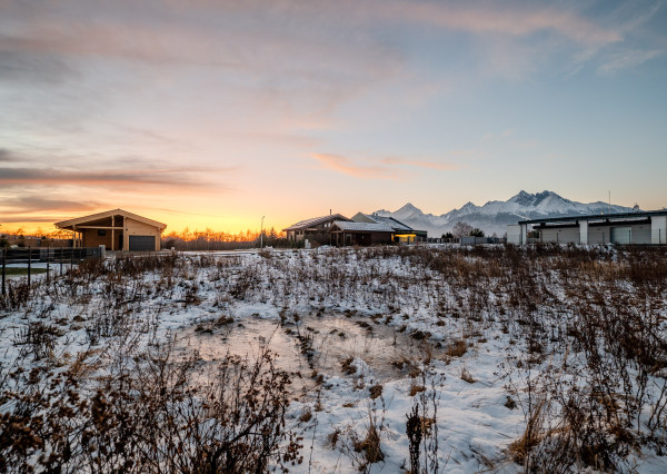 IBA U NÁS! Slnečný stavebný pozemok vo Veľkej Lomnici