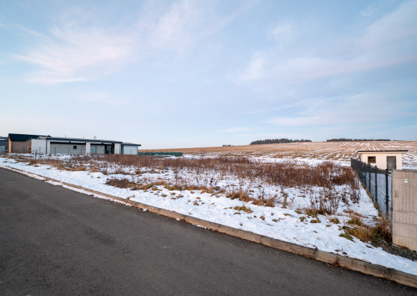 IBA U NÁS! Slnečný stavebný pozemok vo Veľkej Lomnici