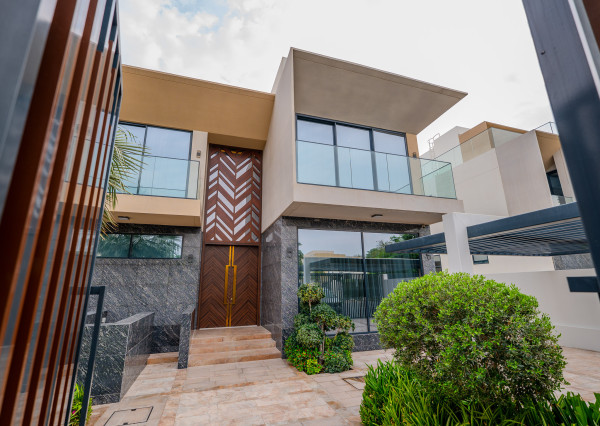 IBA U NÁS!Na predaj luxusná rodinná vila v Dubaji, SAE