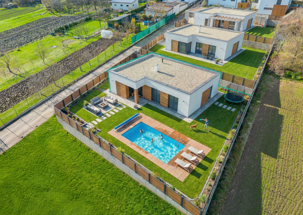 IBA U NÁS! Na predaj 4i rodinný dom, Dvorec, 572m2, BNB