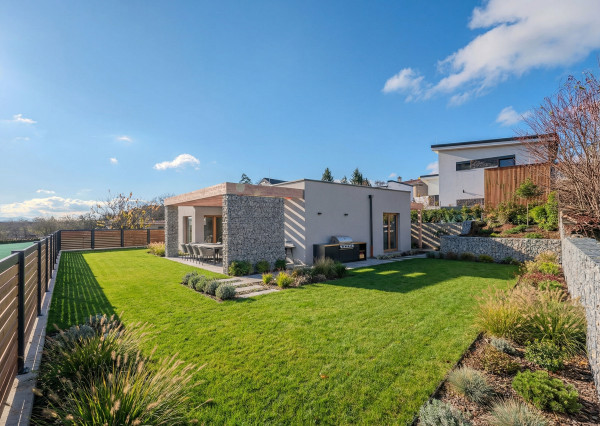 IBA U NÁS! Na predaj 4i rodinný dom, Dvorec, 572m2, BNB