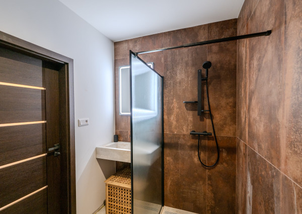 IBA U NÁS! Na predaj 4i dom-novostavba, 513m2, Lužianky