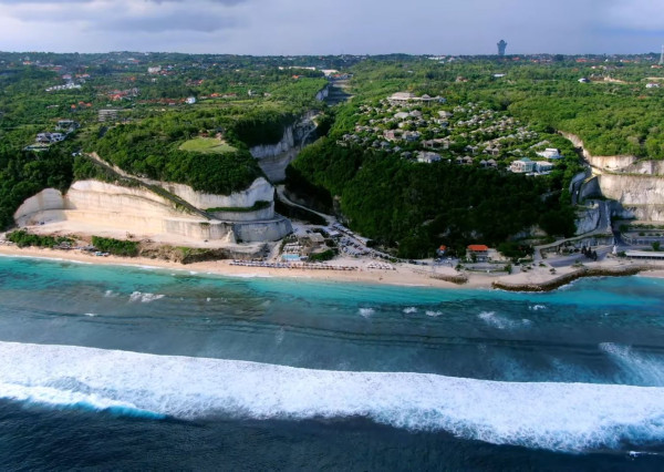 Na predaj krásna 3i Vila na Bali, ikonická Melasti Beach