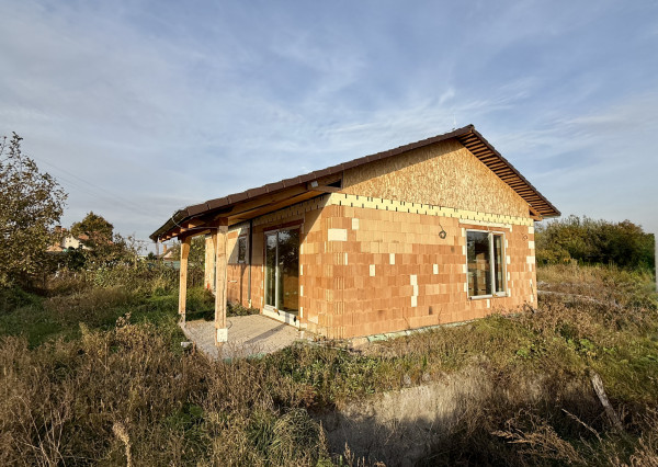 IBA U NÁS! Na predaj- novostavba 3 i RD v obci Horná Potôň