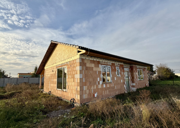 IBA U NÁS! Na predaj- novostavba 3 i RD v obci Horná Potôň