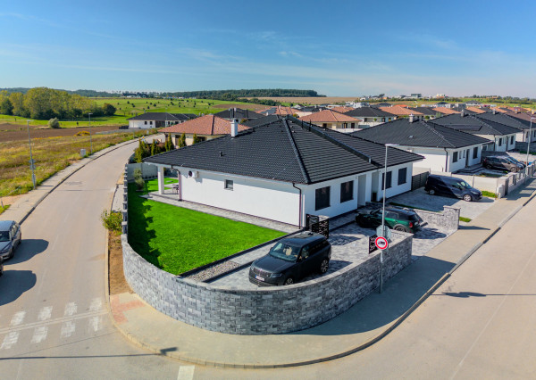 DEŇ OTVORENÝCH DVERÍ !! Na predaj 4i dom, 513m2, Lužianky