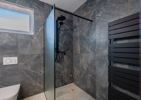 DEŇ OTVORENÝCH DVERÍ !! Na predaj 4i dom, 513m2, Lužianky