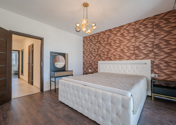 DEŇ OTVORENÝCH DVERÍ !! Na predaj 4i dom, 513m2, Lužianky