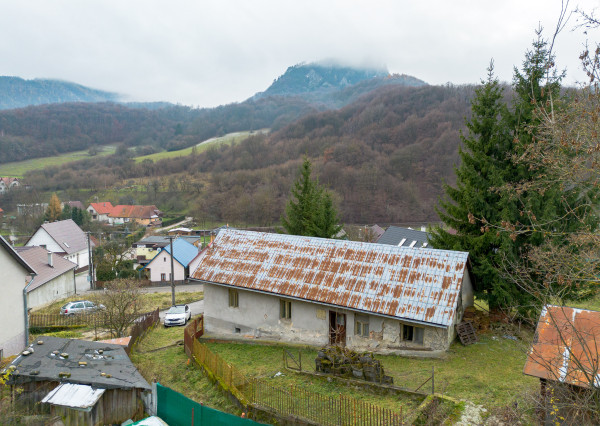 IBA U NÁS! Vidiecky dom pod lesom s výhľadmi - Červený Kameň