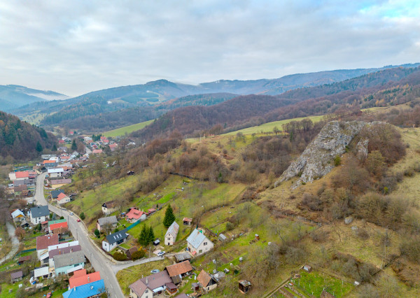 IBA U NÁS! Vidiecky dom pod lesom s výhľadmi - Červený Kameň