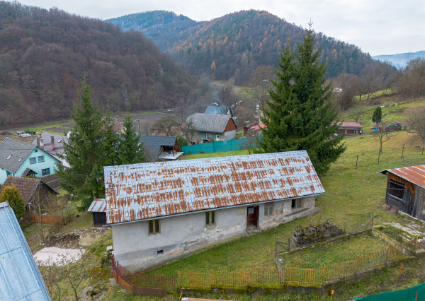 IBA U NÁS! Vidiecky dom pod lesom s výhľadmi - Červený Kameň