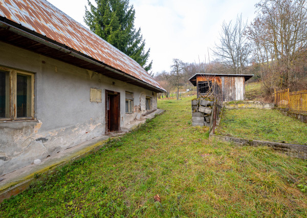 IBA U NÁS! Vidiecky dom pod lesom s výhľadmi - Červený Kameň