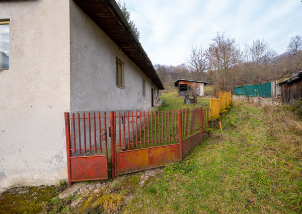 IBA U NÁS! Vidiecky dom pod lesom s výhľadmi - Červený Kameň