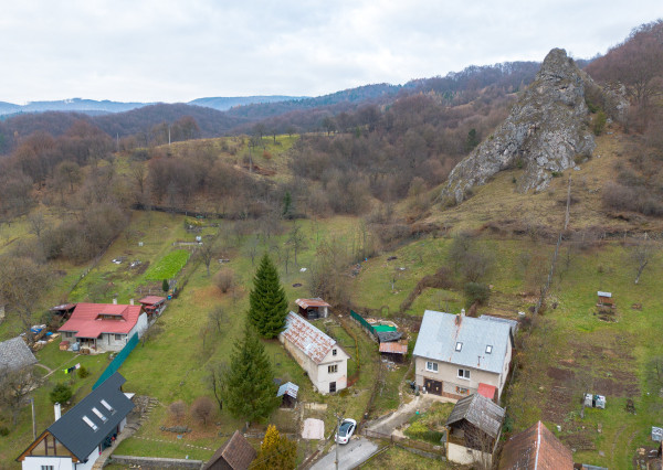 IBA U NÁS! Vidiecky dom pod lesom s výhľadmi - Červený Kameň