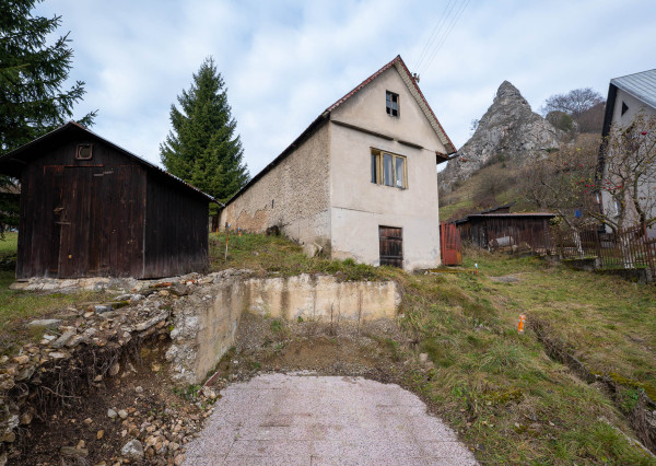 IBA U NÁS! Vidiecky dom pod lesom s výhľadmi - Červený Kameň
