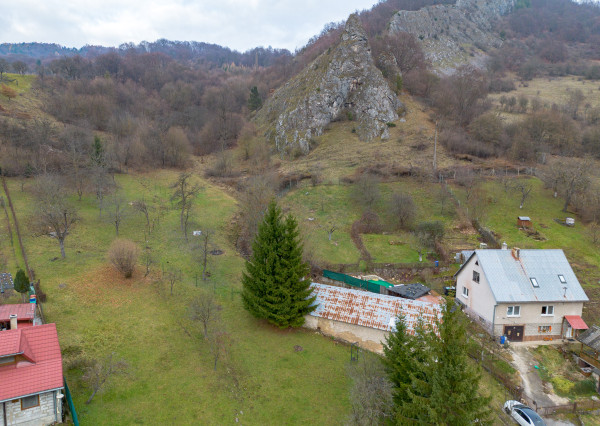 IBA U NÁS! Vidiecky dom pod lesom s výhľadmi - Červený Kameň