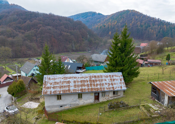 IBA U NÁS! Vidiecky dom pod lesom s výhľadmi - Červený Kameň