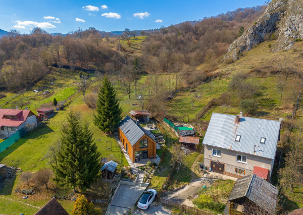 IBA U NÁS! Vidiecky dom pod lesom s výhľadmi - Červený Kameň