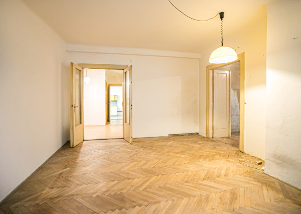 IBA U NÁS! Staromestský 2 izbový byt v pôvodnom stave, 83 m²