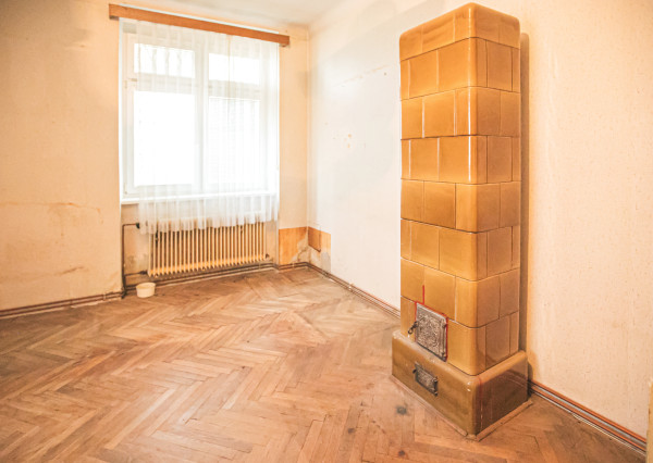 IBA U NÁS! Staromestský 2 izbový byt v pôvodnom stave, 83 m²