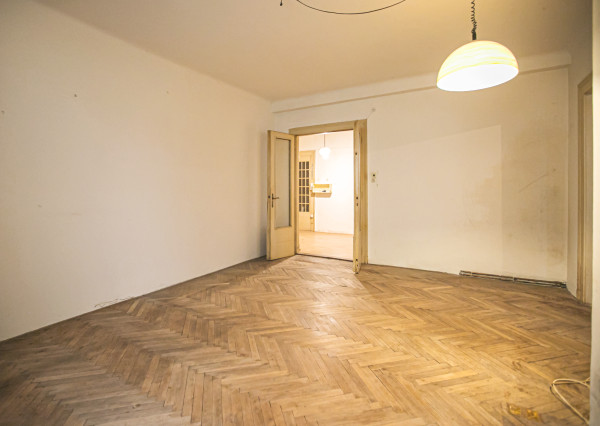 IBA U NÁS! Staromestský 2 izbový byt v pôvodnom stave, 83 m²