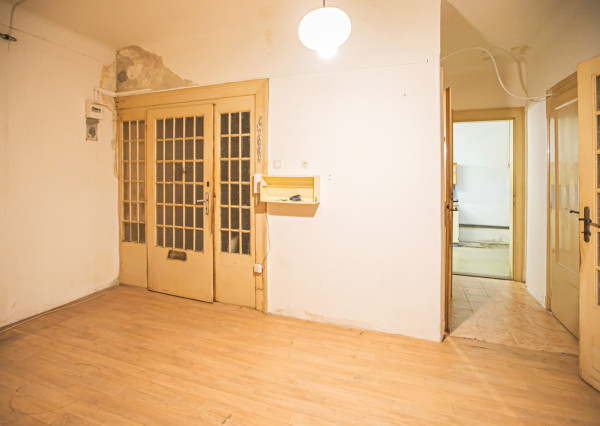 IBA U NÁS! Staromestský 2 izbový byt v pôvodnom stave, 83 m²