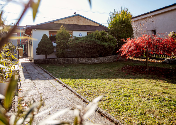 IBA U NÁS!! Zrekonštruovaný rodinný dom v Ivanke pri Dunaji