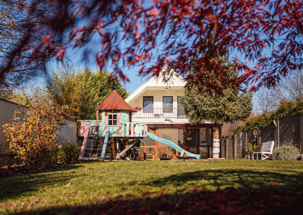 IBA U NÁS!! Zrekonštruovaný rodinný dom v Ivanke pri Dunaji
