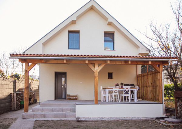 IBA U NÁS!! Zrekonštruovaný rodinný dom v Ivanke pri Dunaji