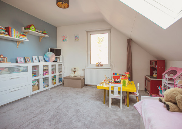 IBA U NÁS!! Zrekonštruovaný rodinný dom v Ivanke pri Dunaji