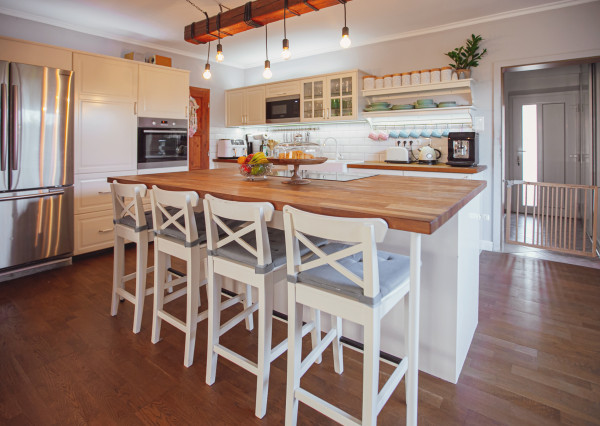 IBA U NÁS!! Zrekonštruovaný rodinný dom v Ivanke pri Dunaji