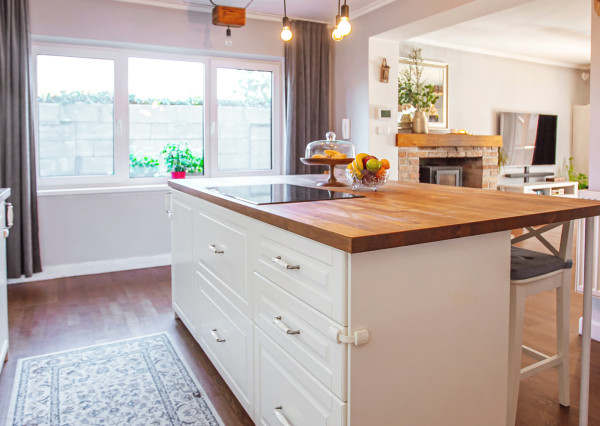 IBA U NÁS!! Zrekonštruovaný rodinný dom v Ivanke pri Dunaji