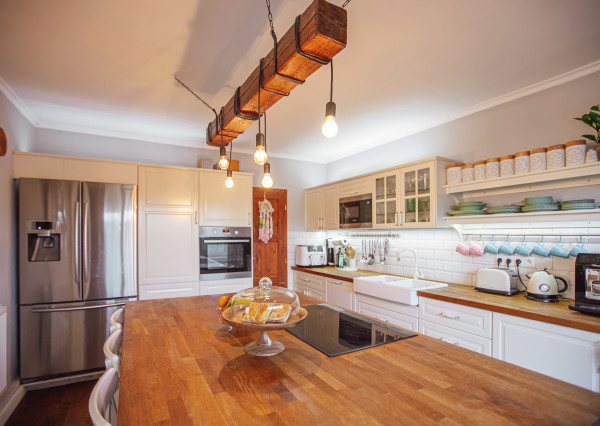 IBA U NÁS!! Zrekonštruovaný rodinný dom v Ivanke pri Dunaji