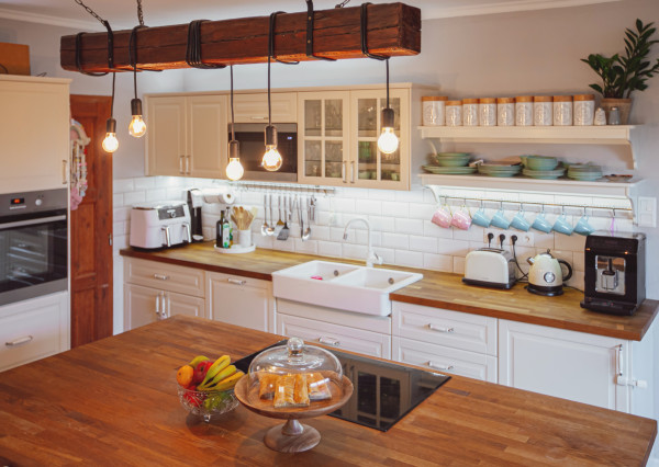 IBA U NÁS!! Zrekonštruovaný rodinný dom v Ivanke pri Dunaji