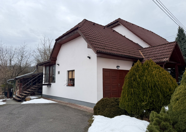 IBA U NÁS! Rodinný dom s väčšou záhradou - Lednické Rovne