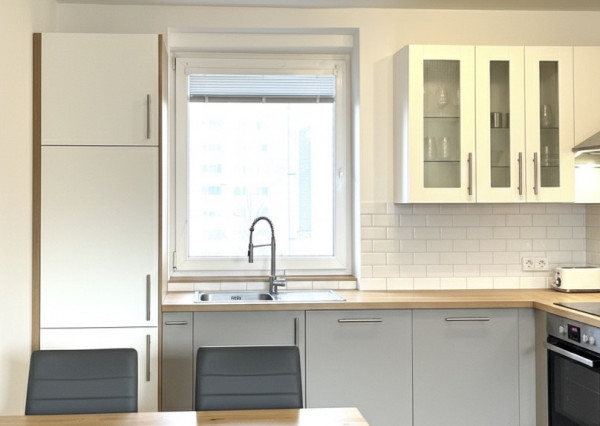 NA PREDAJ!Slnečný 3izbový byt v Ružinove, po rekonš.74m2, BA