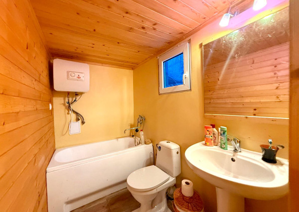 NA PREDAJ! Lukratívny pozemok s chatou v Myslave